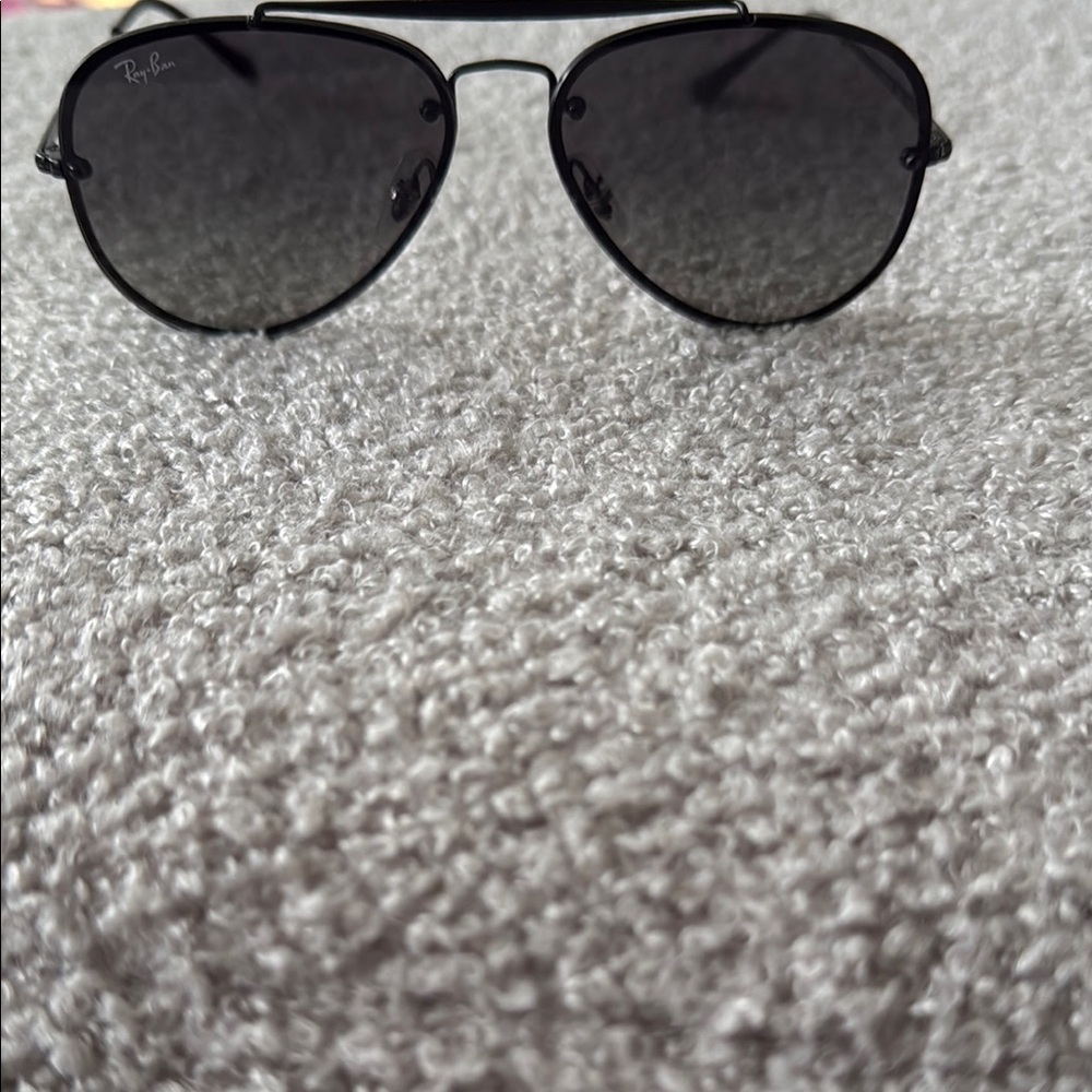 Ray-Ban Black Aviator Sunglasses